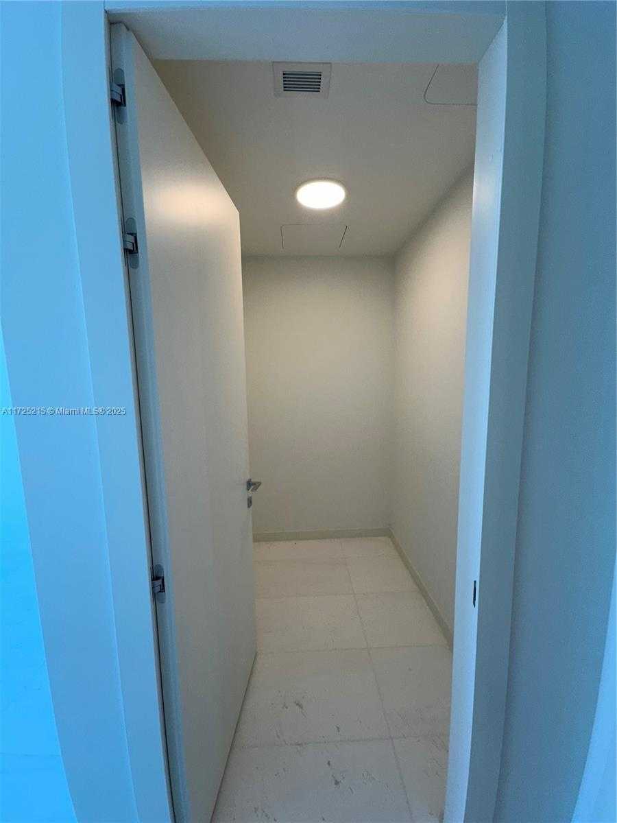 Small Image of 300 BISCAYNE BOULEVARD WAY #3608W, Miami Number 6