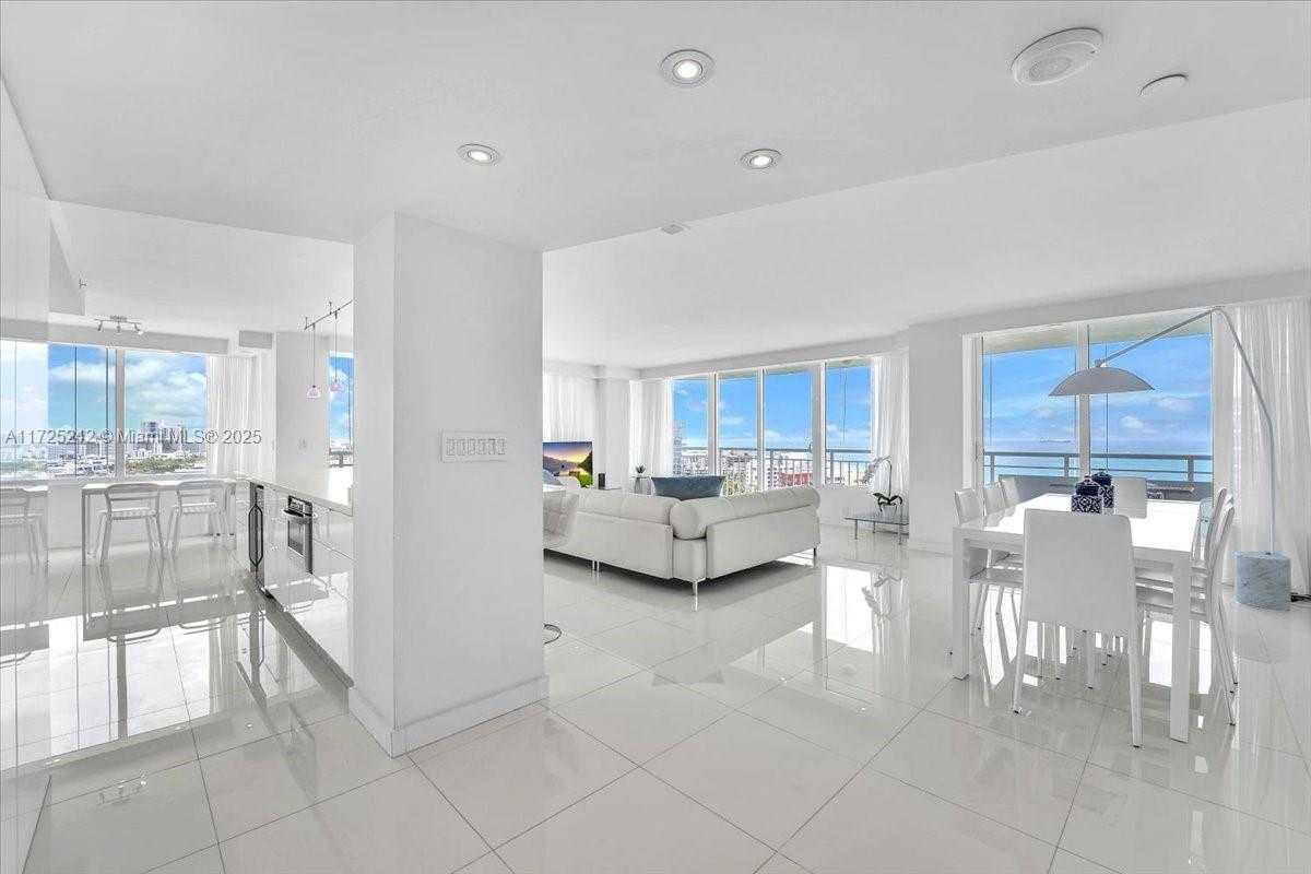 Small Image of 400 SOUTH POINTE DR #1910, Miami Beach Number 10