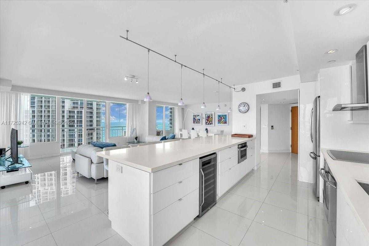 Small Image of 400 SOUTH POINTE DR #1910, Miami Beach Number 15