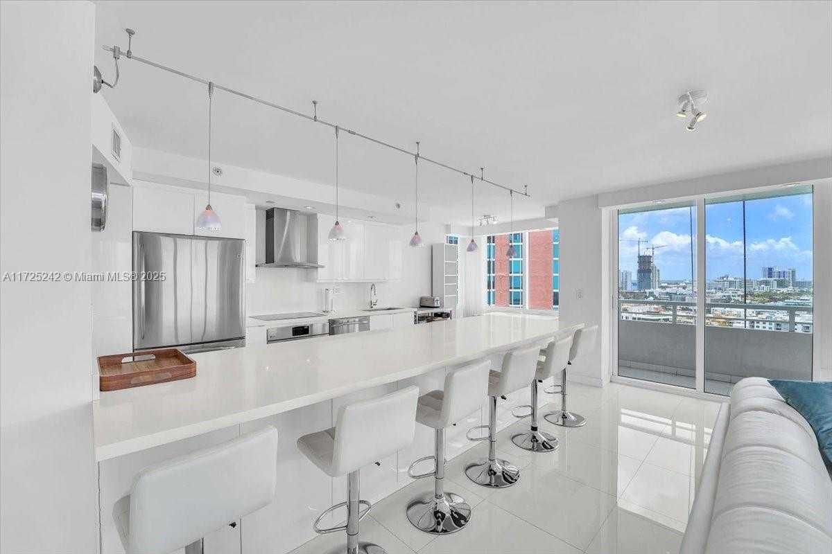 Small Image of 400 SOUTH POINTE DR #1910, Miami Beach Number 17