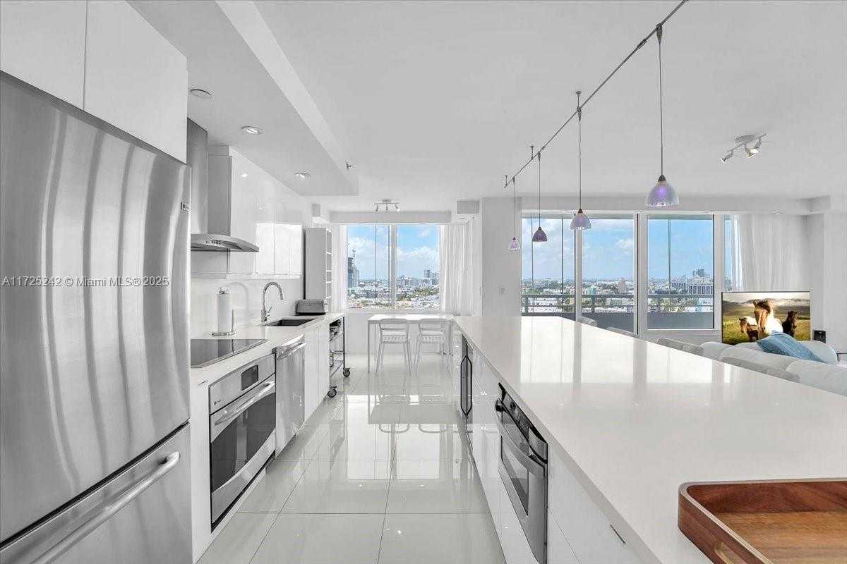 Small Image of 400 SOUTH POINTE DR #1910, Miami Beach Number 18