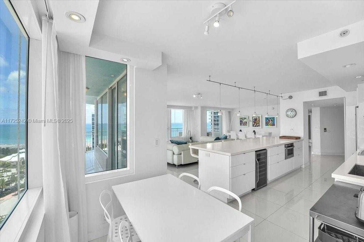 Small Image of 400 SOUTH POINTE DR #1910, Miami Beach Number 21