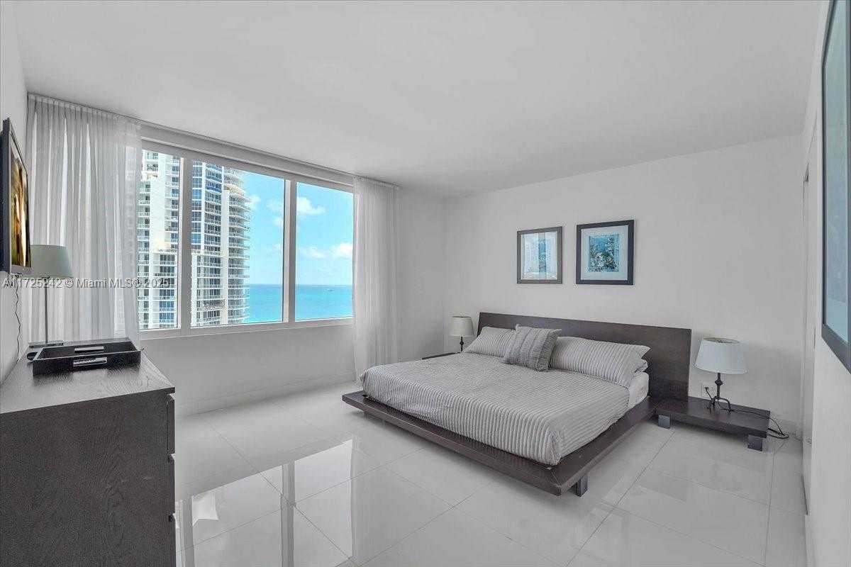 Small Image of 400 SOUTH POINTE DR #1910, Miami Beach Number 25