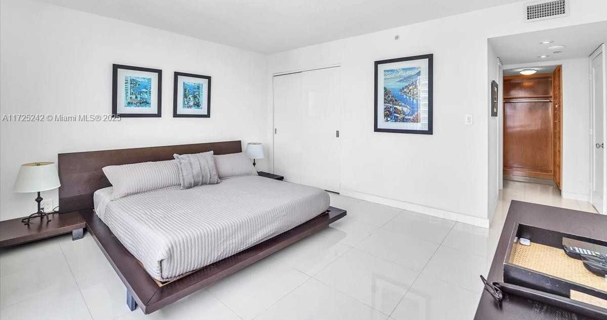 Small Image of 400 SOUTH POINTE DR #1910, Miami Beach Number 27