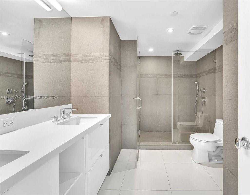 Small Image of 400 SOUTH POINTE DR #1910, Miami Beach Number 29