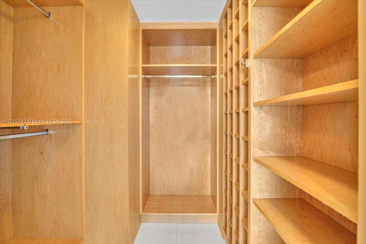 Small Image of 400 SOUTH POINTE DR #1910, Miami Beach Number 30