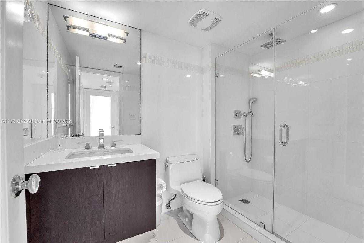 Small Image of 400 SOUTH POINTE DR #1910, Miami Beach Number 32