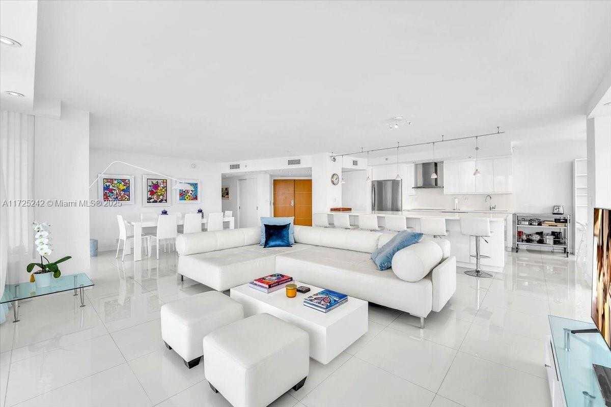 Small Image of 400 SOUTH POINTE DR #1910, Miami Beach Number 8