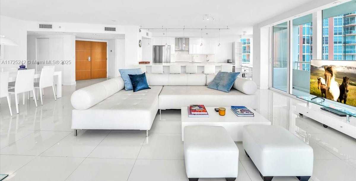 Small Image of 400 SOUTH POINTE DR #1910, Miami Beach Number 9
