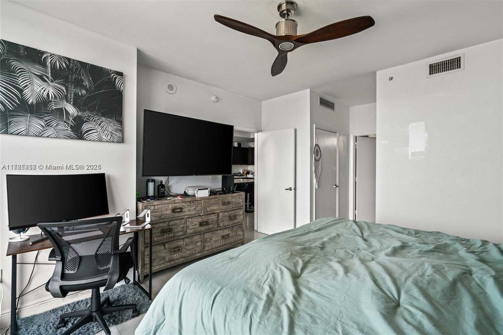 Small Image of 90 SOUTH WEST 3RD ST #2908, Miami Number 10
