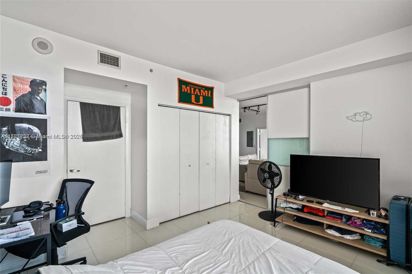 Small Image of 90 SOUTH WEST 3RD ST #2908, Miami Number 16