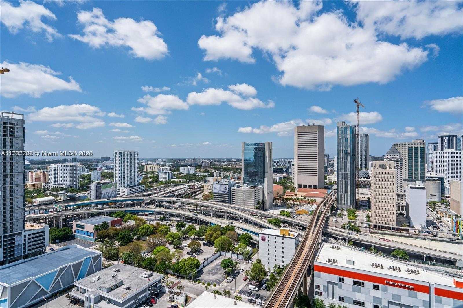 Small Image of 90 SOUTH WEST 3RD ST #2908, Miami Number 23