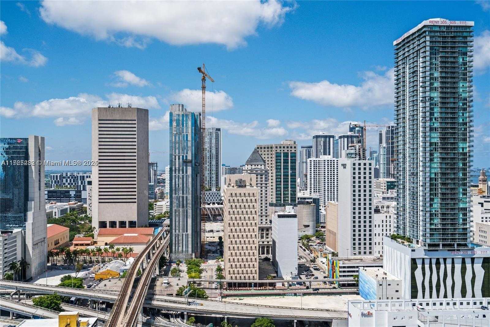 Small Image of 90 SOUTH WEST 3RD ST #2908, Miami Number 25