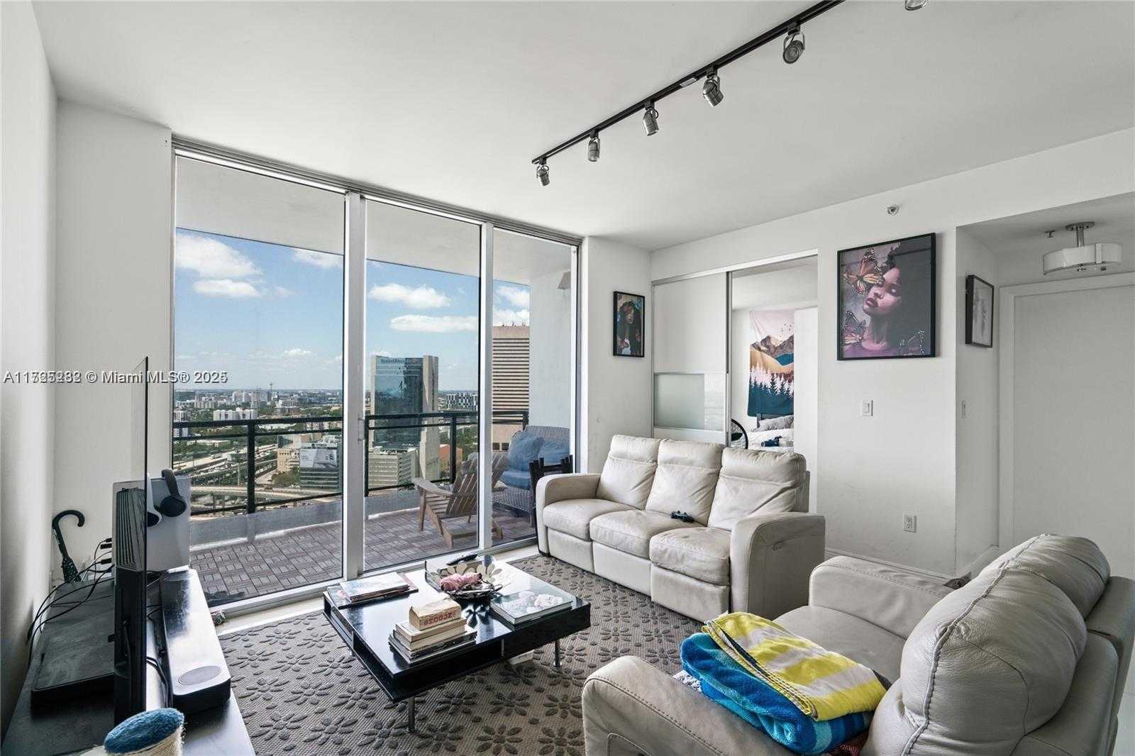 Small Image of 90 SOUTH WEST 3RD ST #2908, Miami Number 4