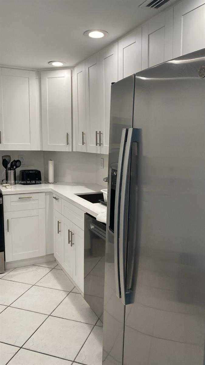 Small Image of 300 BAYVIEW DR #1901, Sunny Isles Beach Number 19