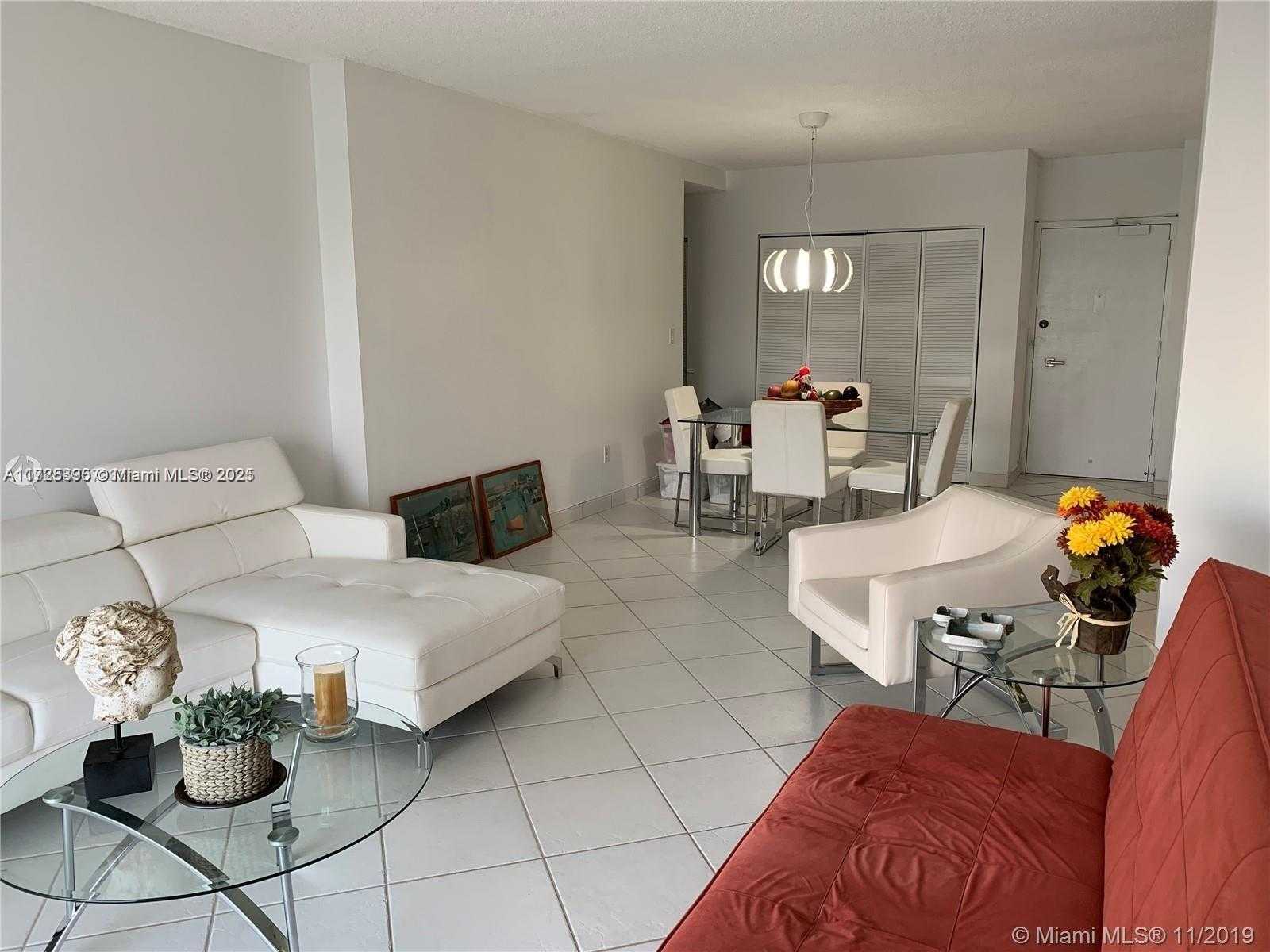 Small Image of 300 BAYVIEW DR #1901, Sunny Isles Beach Number 2
