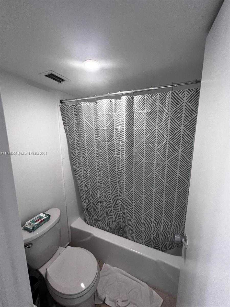 Small Image of 300 BAYVIEW DR #1901, Sunny Isles Beach Number 20