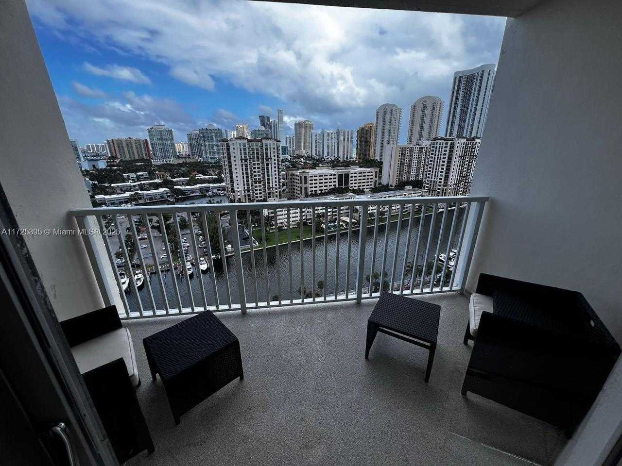 Small Image of 300 BAYVIEW DR #1901, Sunny Isles Beach Number 22