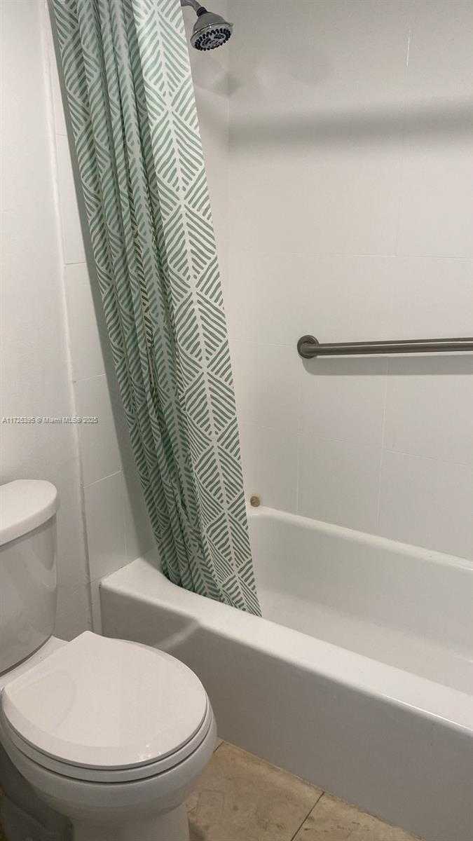 Small Image of 300 BAYVIEW DR #1901, Sunny Isles Beach Number 25