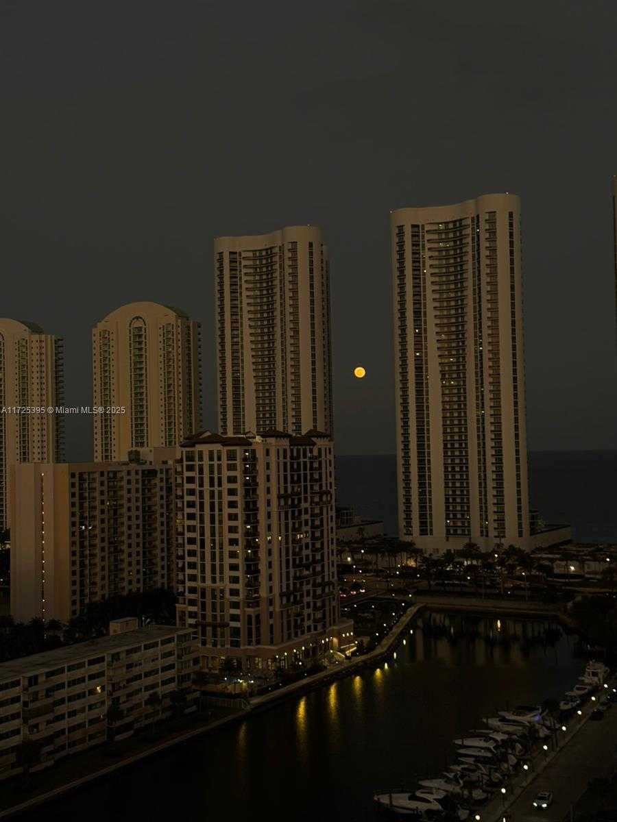 Small Image of 300 BAYVIEW DR #1901, Sunny Isles Beach Number 27
