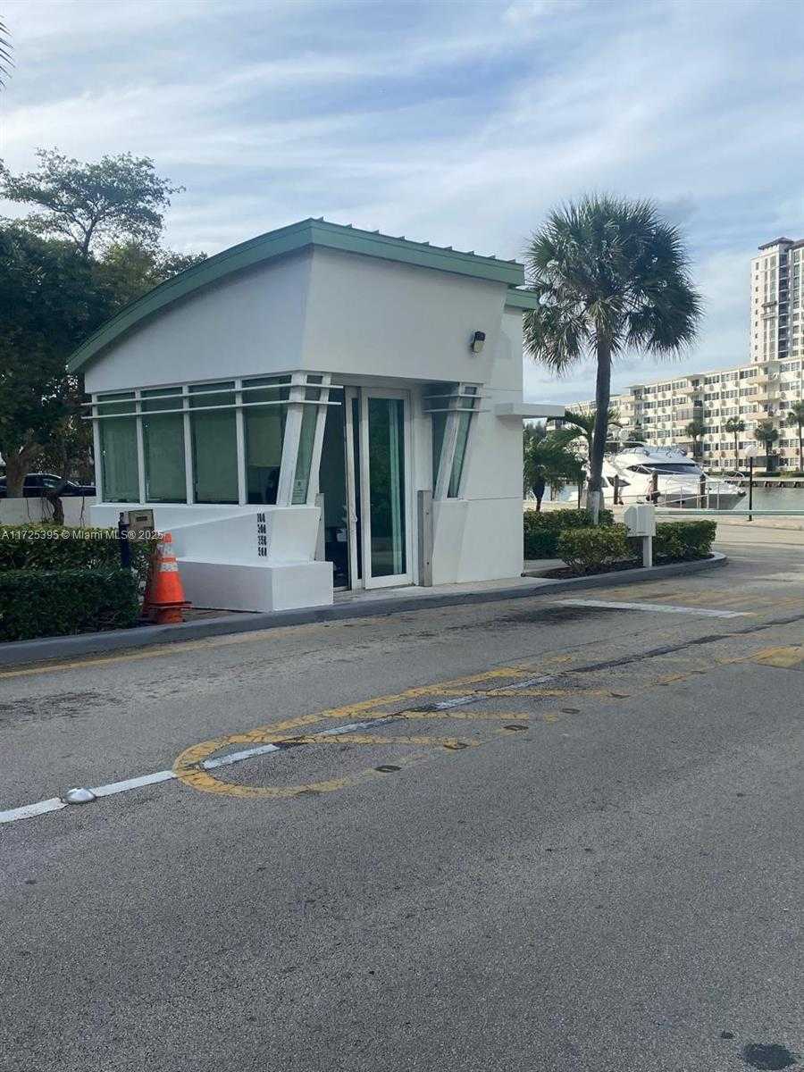 Small Image of 300 BAYVIEW DR #1901, Sunny Isles Beach Number 28