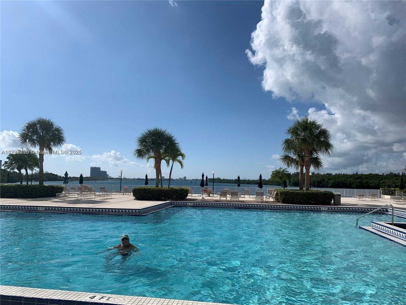 Small Image of 300 BAYVIEW DR #1901, Sunny Isles Beach Number 4