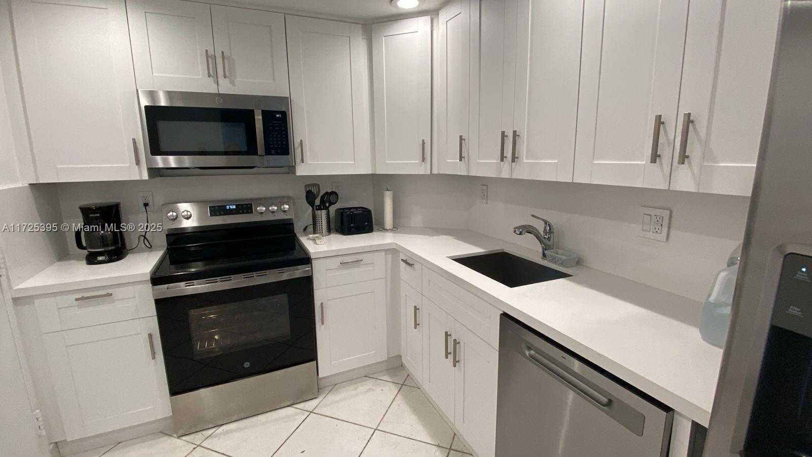 Small Image of 300 BAYVIEW DR #1901, Sunny Isles Beach Number 5
