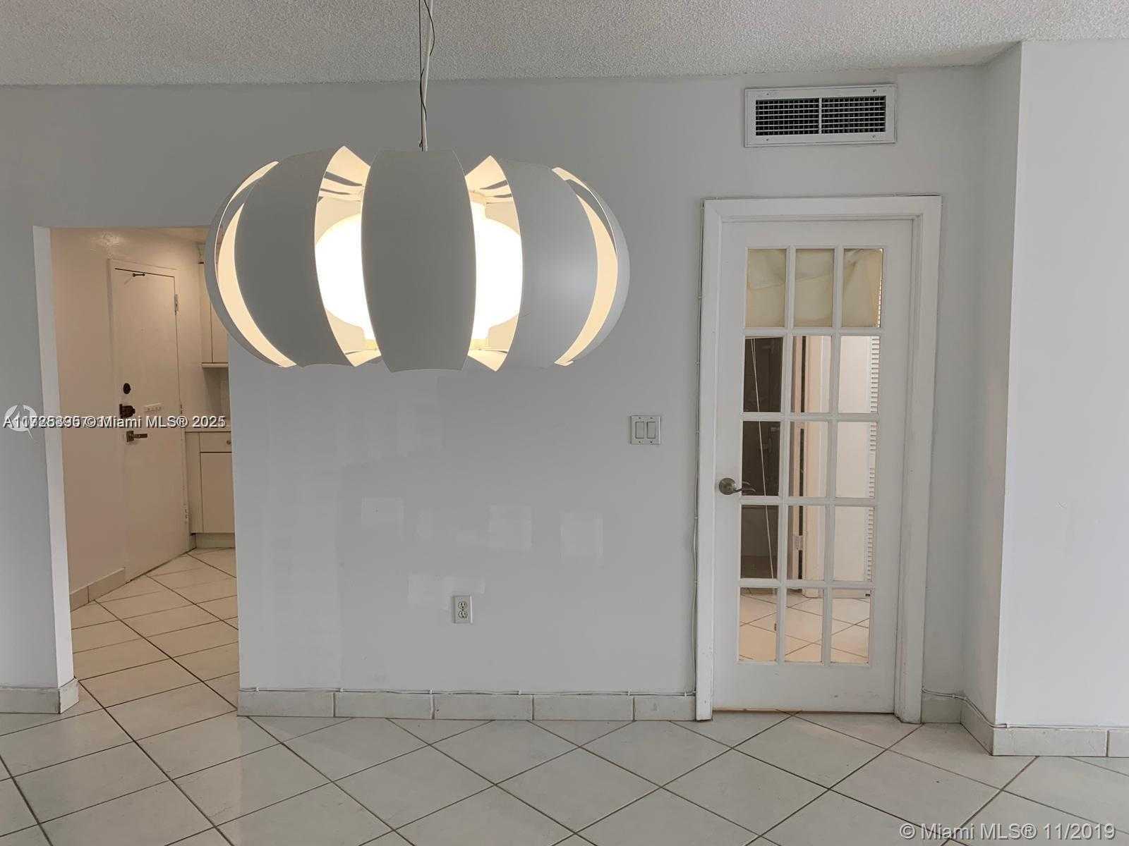 Small Image of 300 BAYVIEW DR #1901, Sunny Isles Beach Number 6