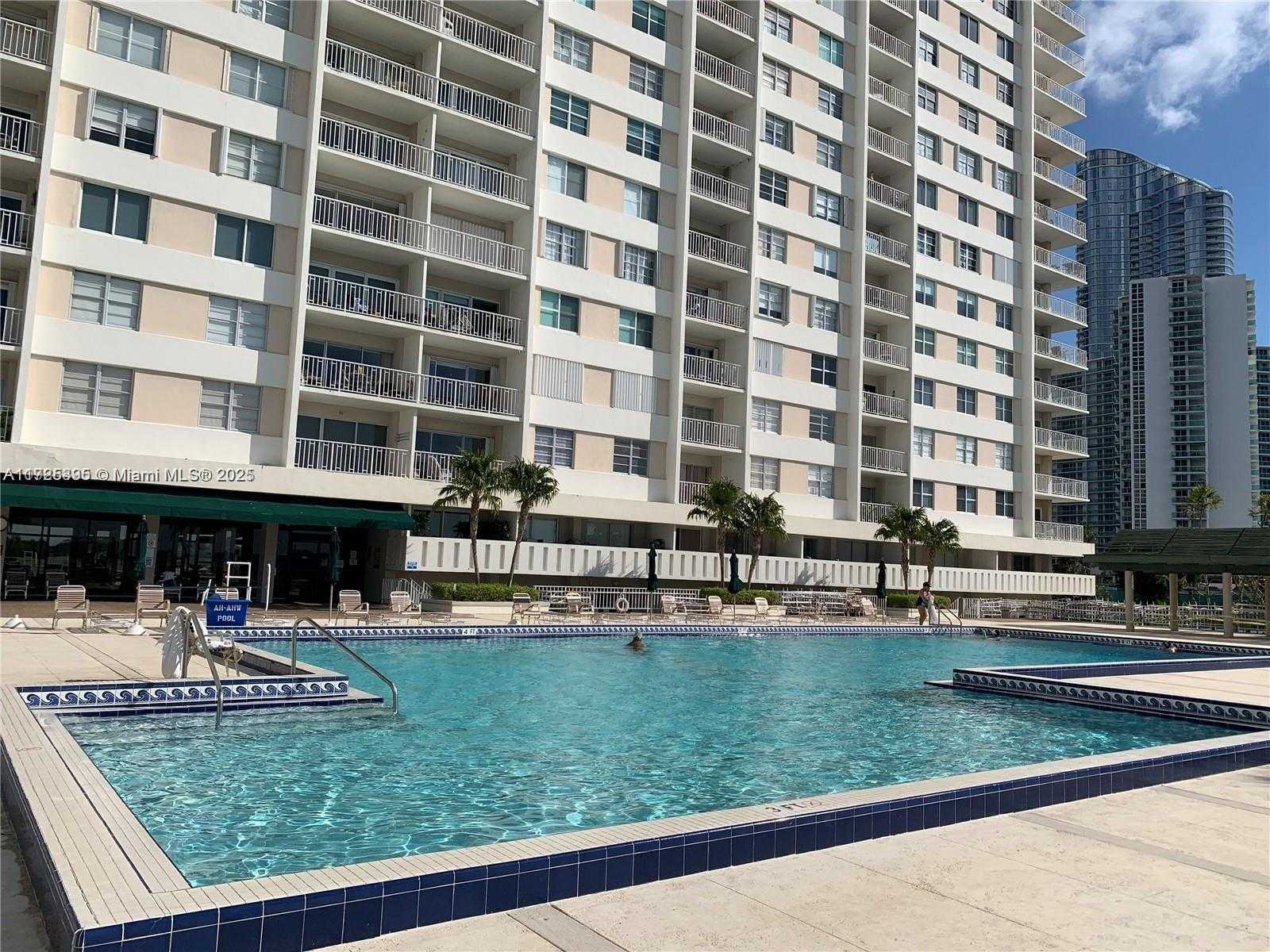 Small Image of 300 BAYVIEW DR #1901, Sunny Isles Beach Number 7