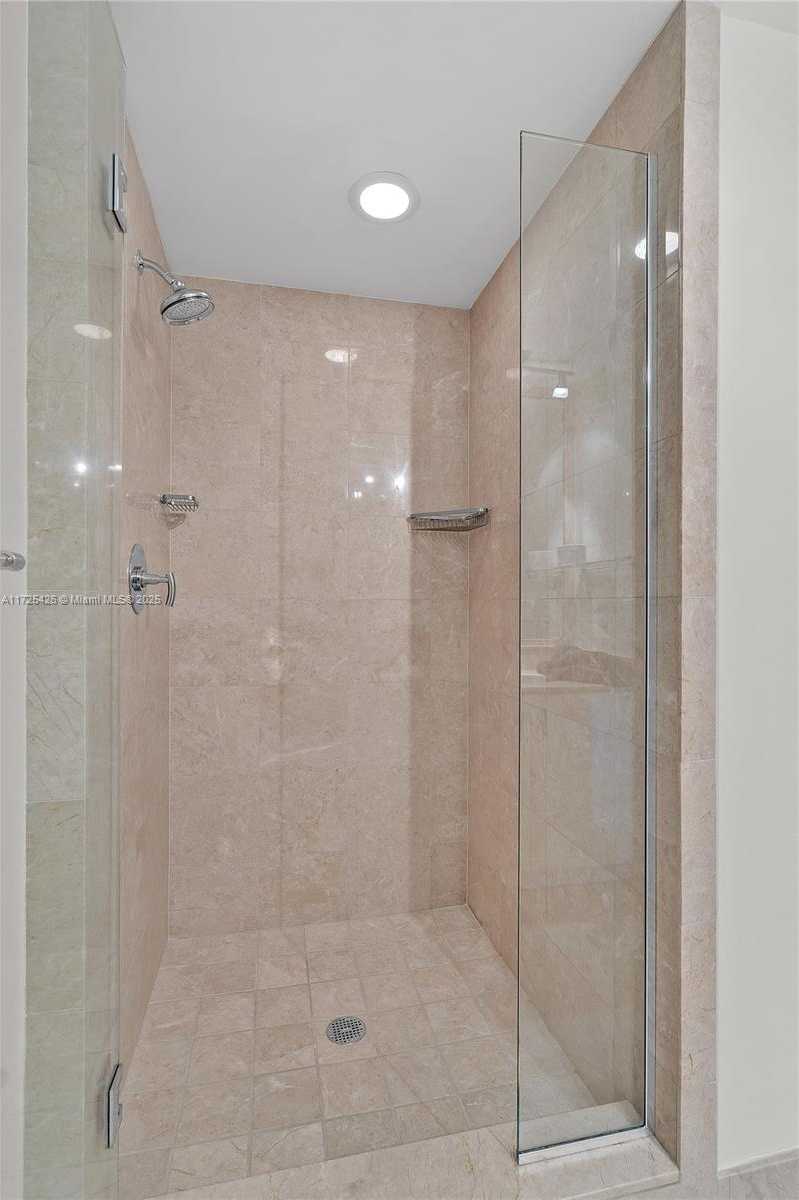 Small Image of 1331 BRICKELL BAY DR #2007, Miami Number 25