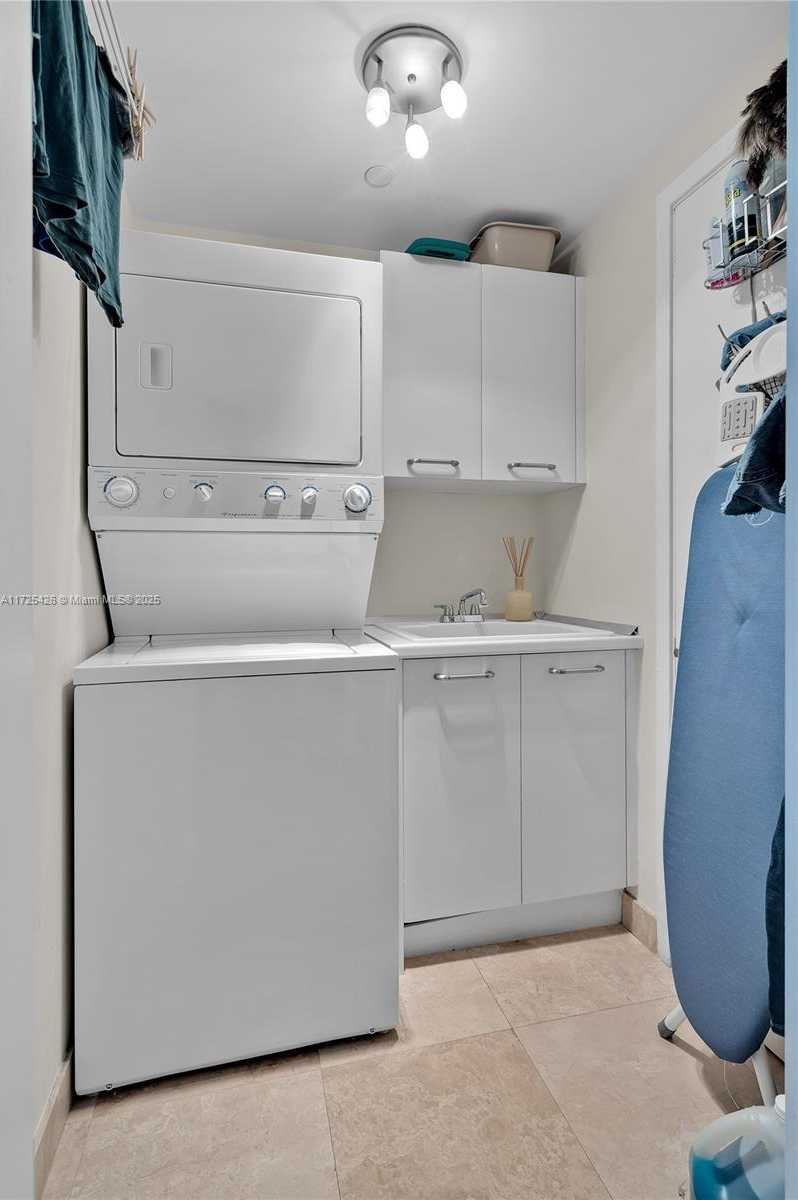 Small Image of 1331 BRICKELL BAY DR #2007, Miami Number 30