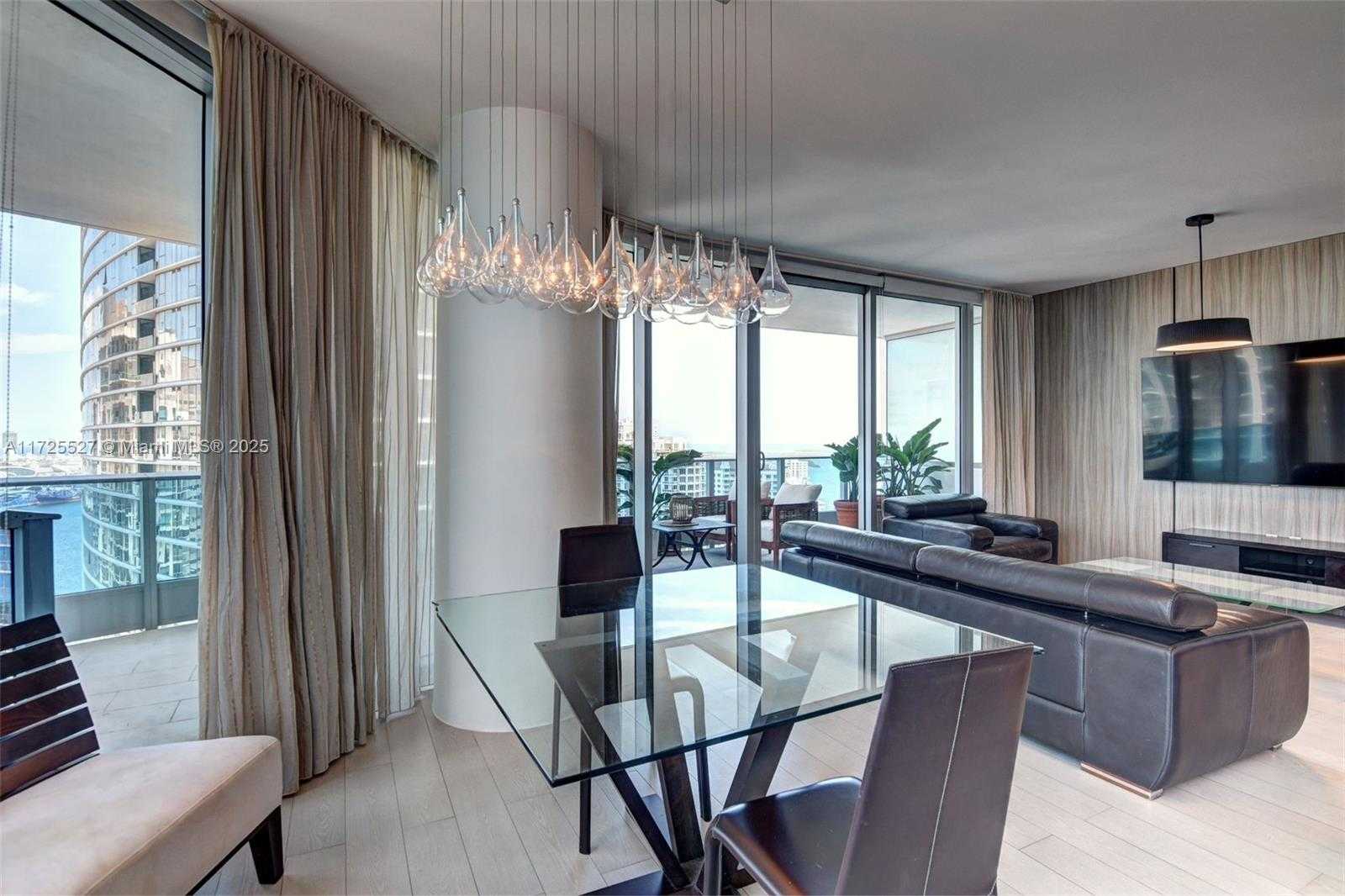 Small Image of 200 BISCAYNE BOULEVARD WAY #3901, Miami Number 11