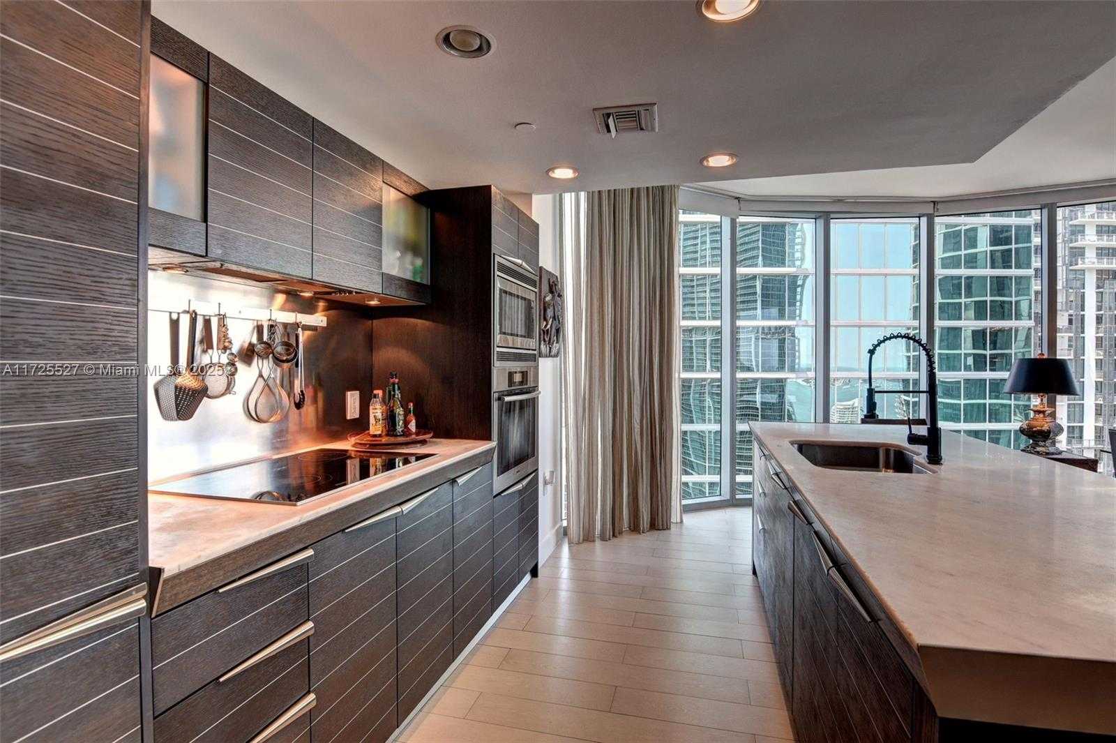 Small Image of 200 BISCAYNE BOULEVARD WAY #3901, Miami Number 2