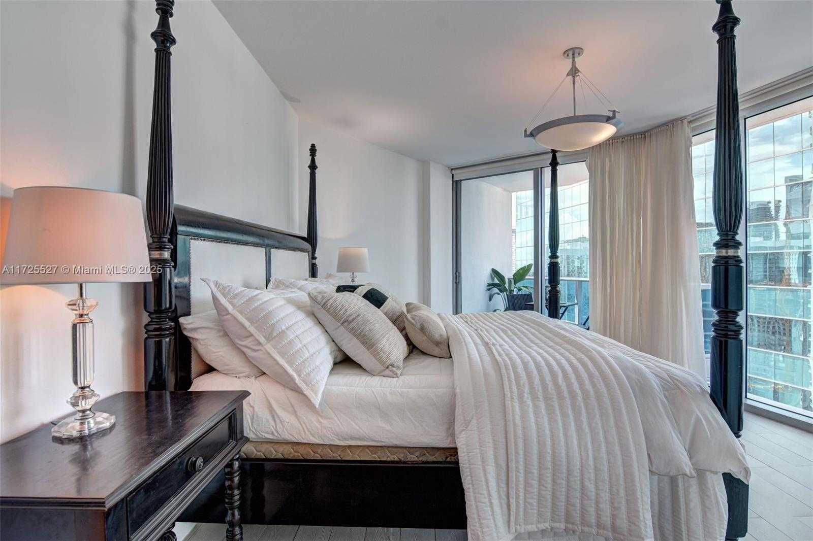Small Image of 200 BISCAYNE BOULEVARD WAY #3901, Miami Number 23