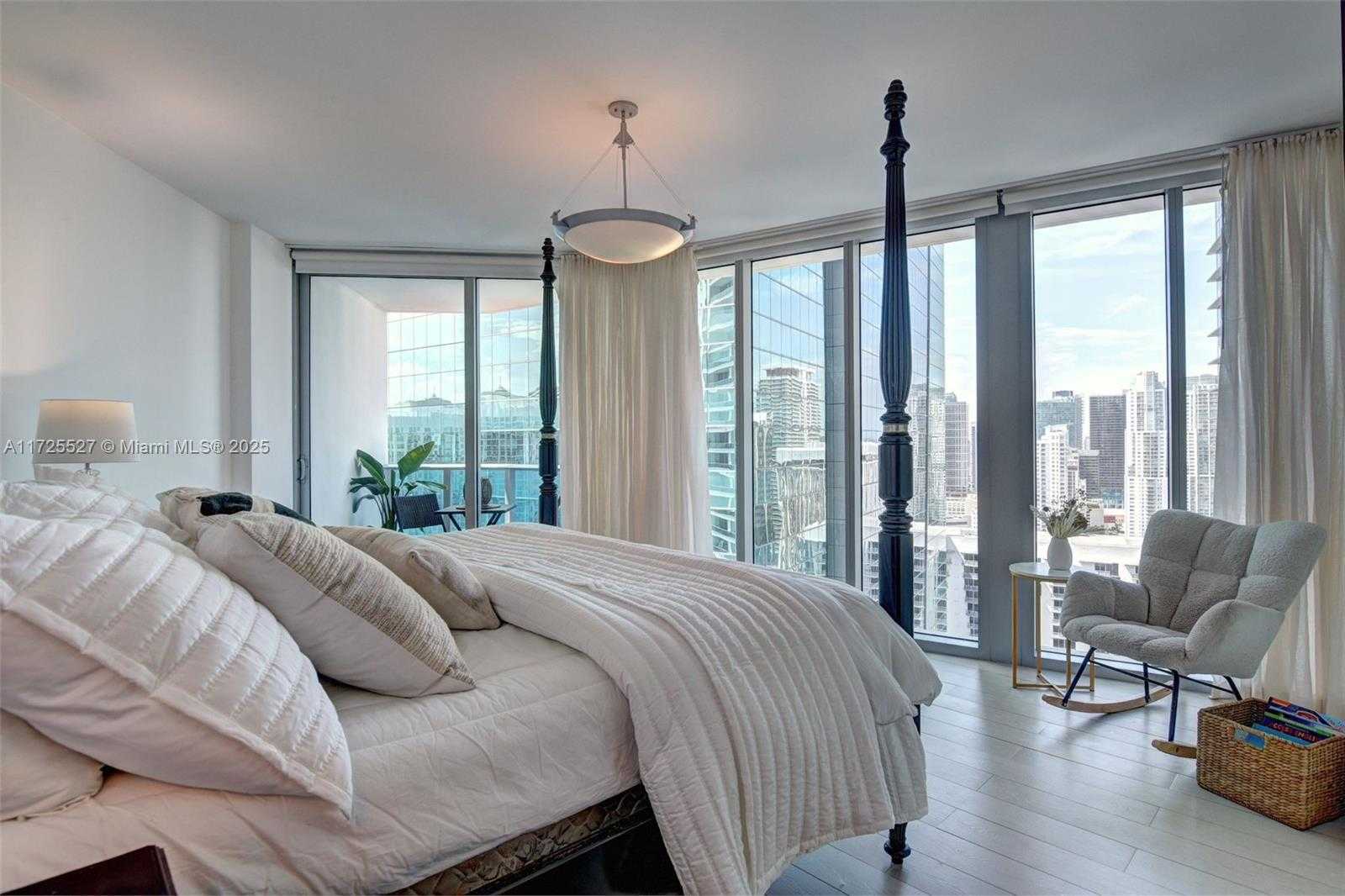 Small Image of 200 BISCAYNE BOULEVARD WAY #3901, Miami Number 24