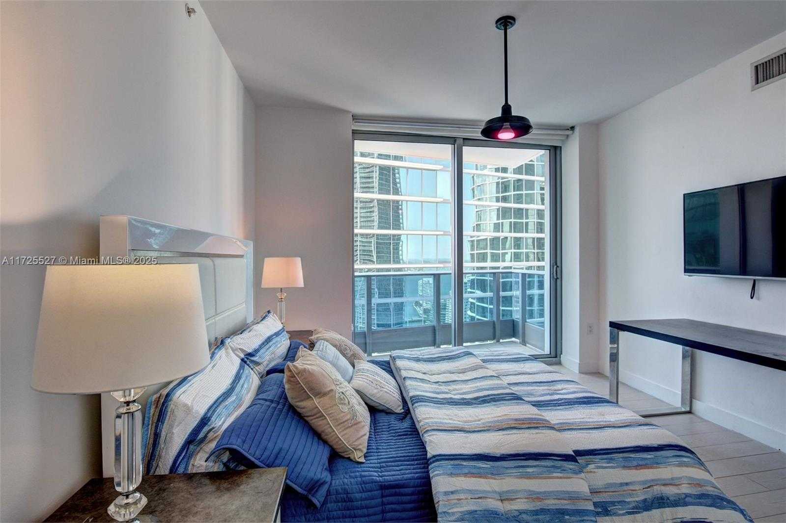 Small Image of 200 BISCAYNE BOULEVARD WAY #3901, Miami Number 28