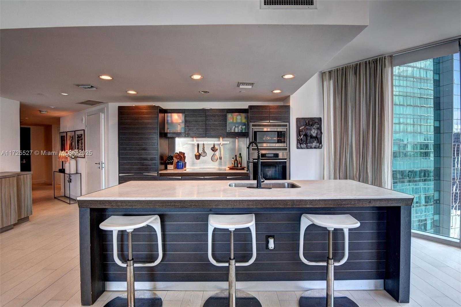 Small Image of 200 BISCAYNE BOULEVARD WAY #3901, Miami Number 3