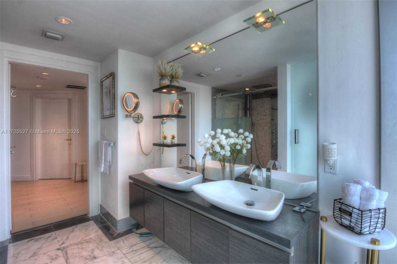 Small Image of 200 BISCAYNE BOULEVARD WAY #3901, Miami Number 33