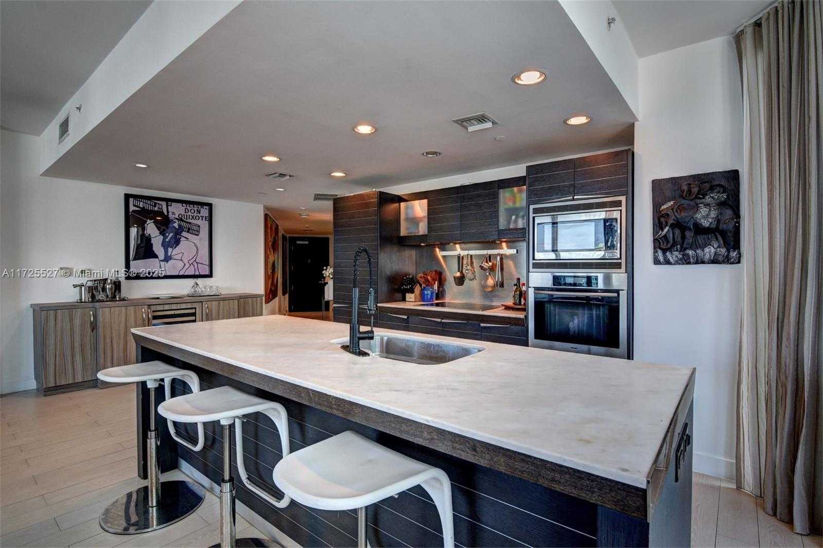 Small Image of 200 BISCAYNE BOULEVARD WAY #3901, Miami Number 4