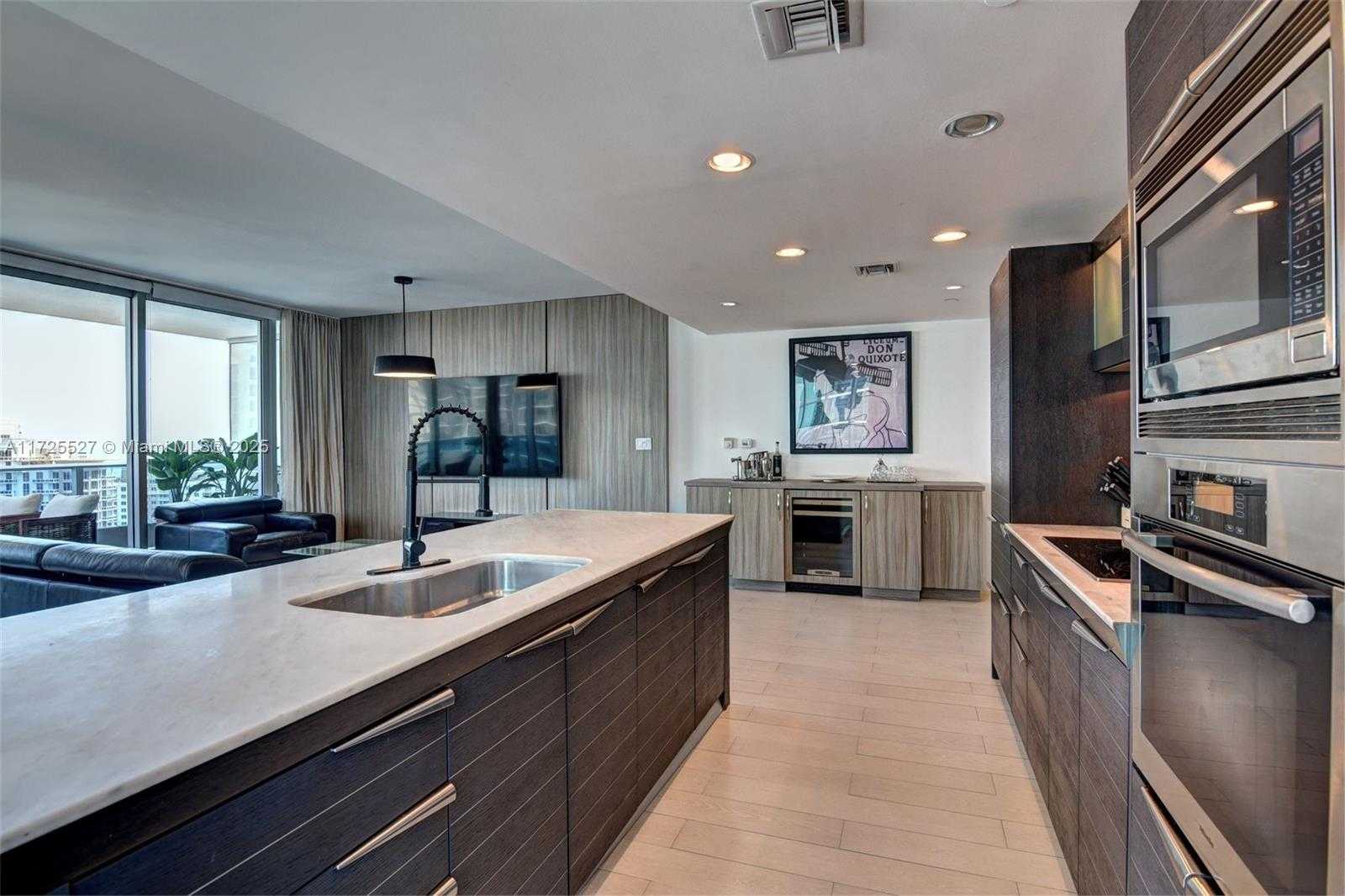 Small Image of 200 BISCAYNE BOULEVARD WAY #3901, Miami Number 5