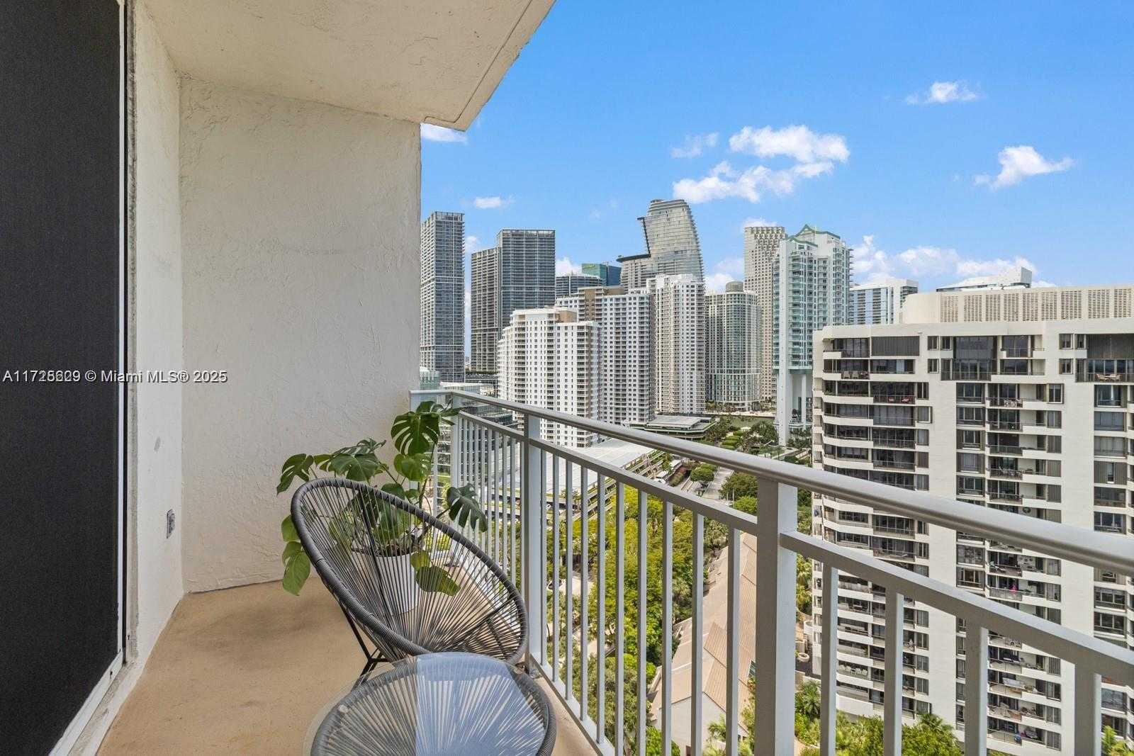 Small Image of 770 CLAUGHTON ISLAND DR #PH21, Miami Number 10