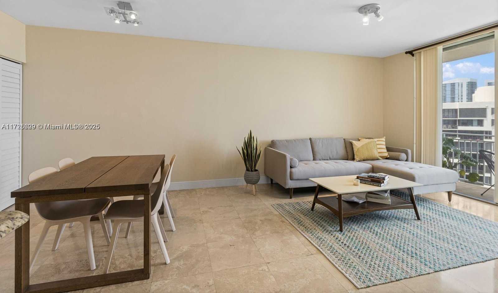 Small Image of 770 CLAUGHTON ISLAND DR #PH21, Miami Number 16