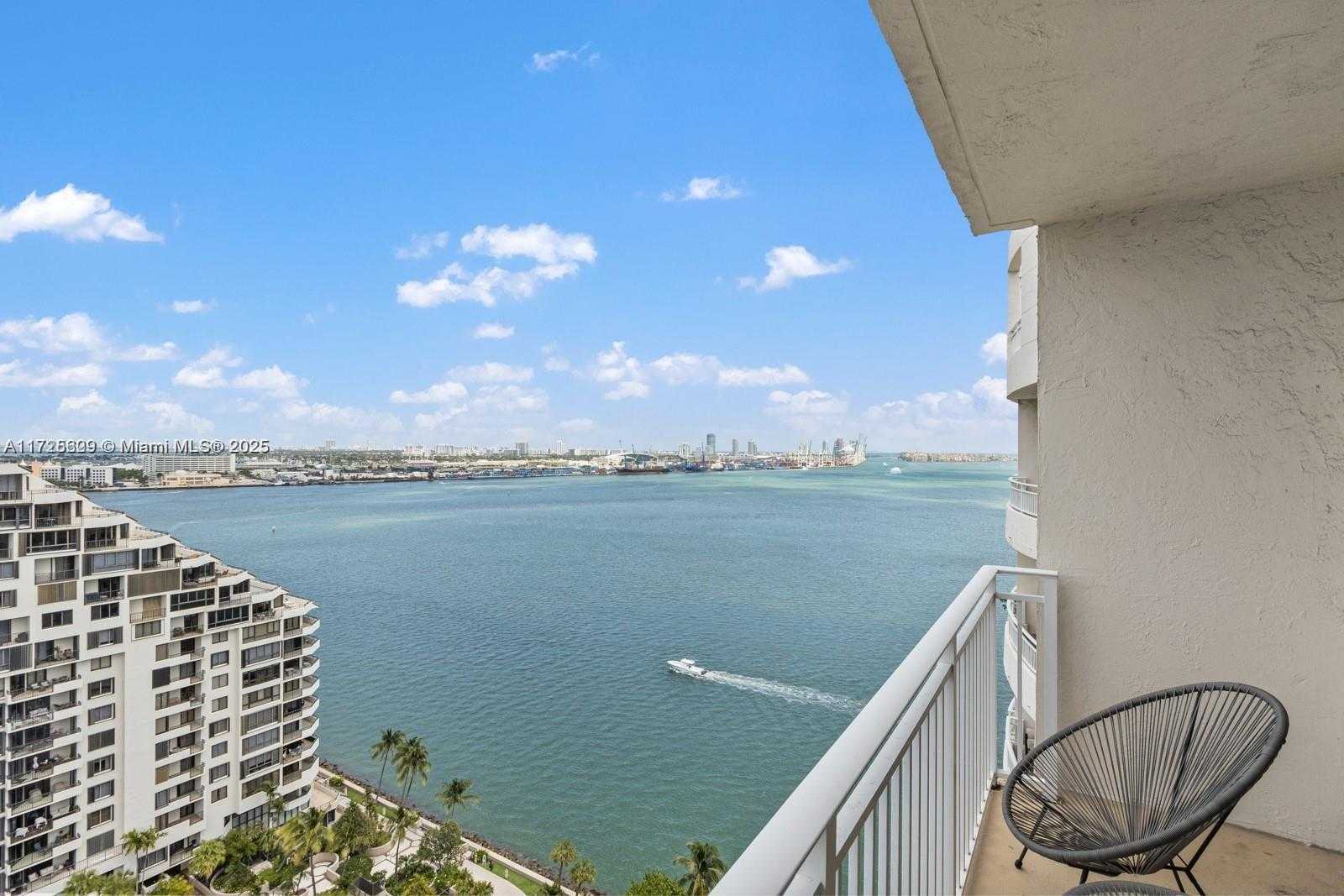 Small Image of 770 CLAUGHTON ISLAND DR #PH21, Miami Number 17