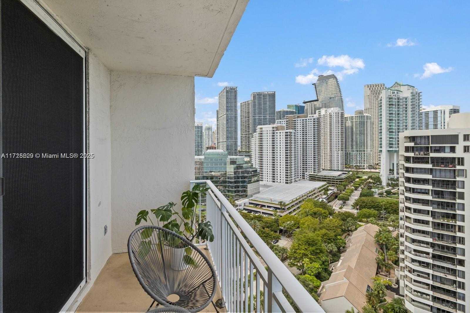 Small Image of 770 CLAUGHTON ISLAND DR #PH21, Miami Number 18