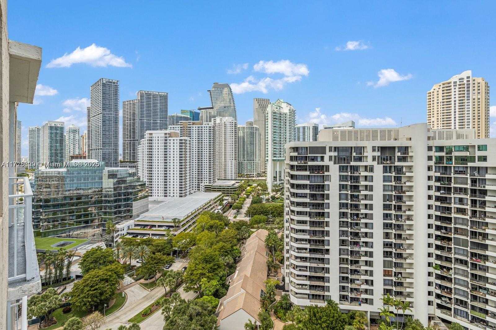 Small Image of 770 CLAUGHTON ISLAND DR #PH21, Miami Number 19