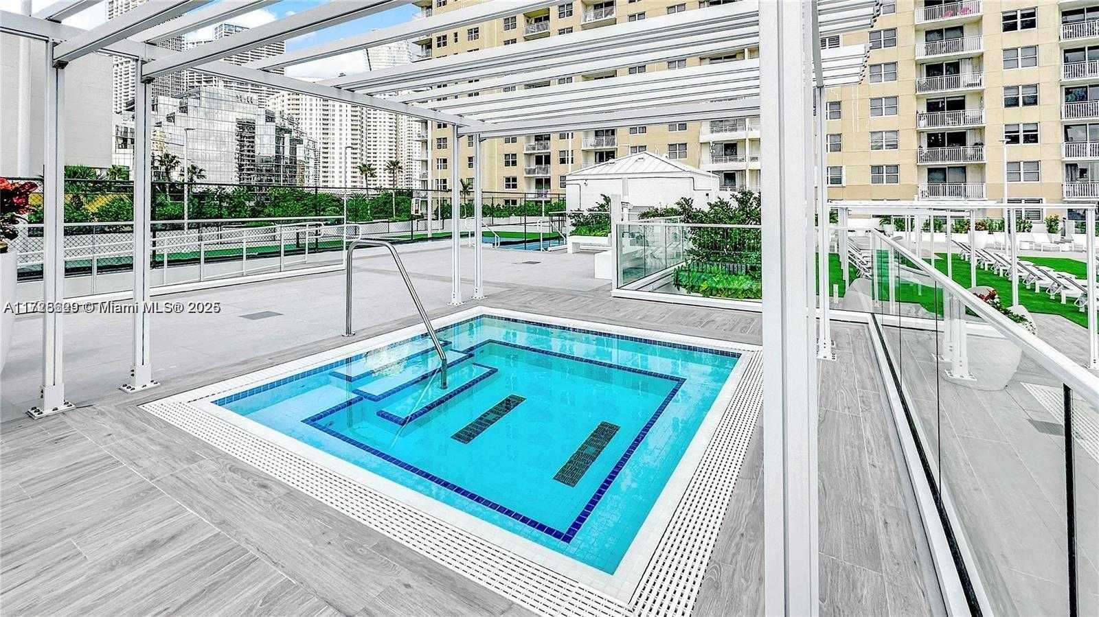 Small Image of 770 CLAUGHTON ISLAND DR #PH21, Miami Number 22