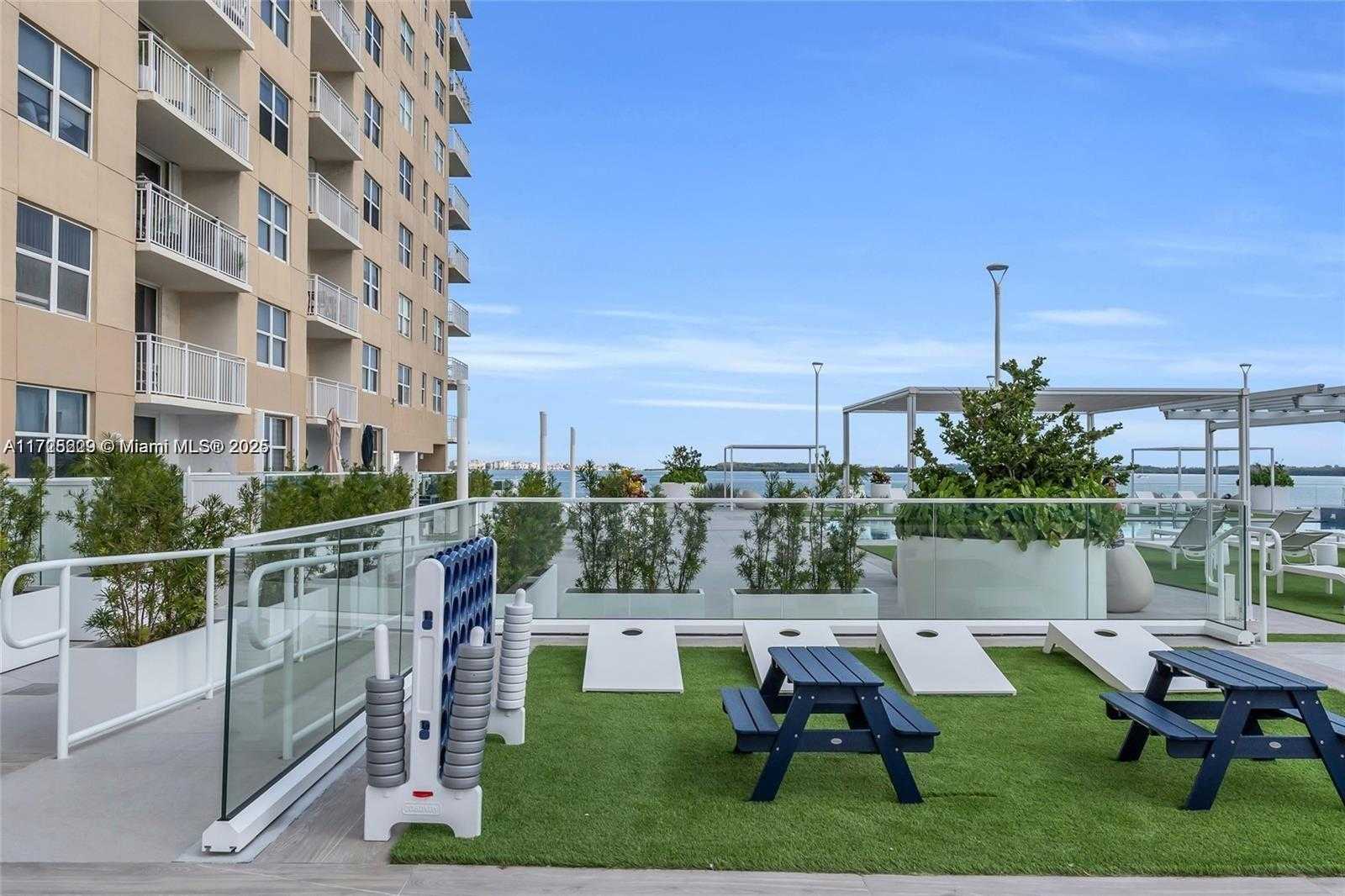 Small Image of 770 CLAUGHTON ISLAND DR #PH21, Miami Number 23