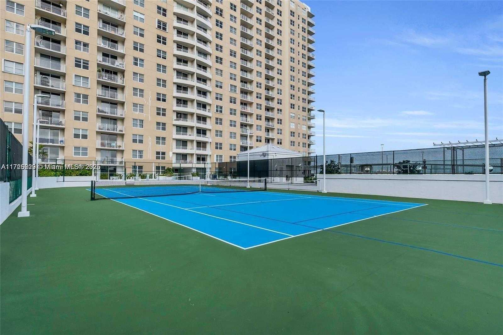 Small Image of 770 CLAUGHTON ISLAND DR #PH21, Miami Number 24