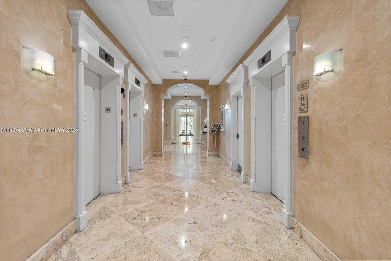 Small Image of 770 CLAUGHTON ISLAND DR #PH21, Miami Number 26
