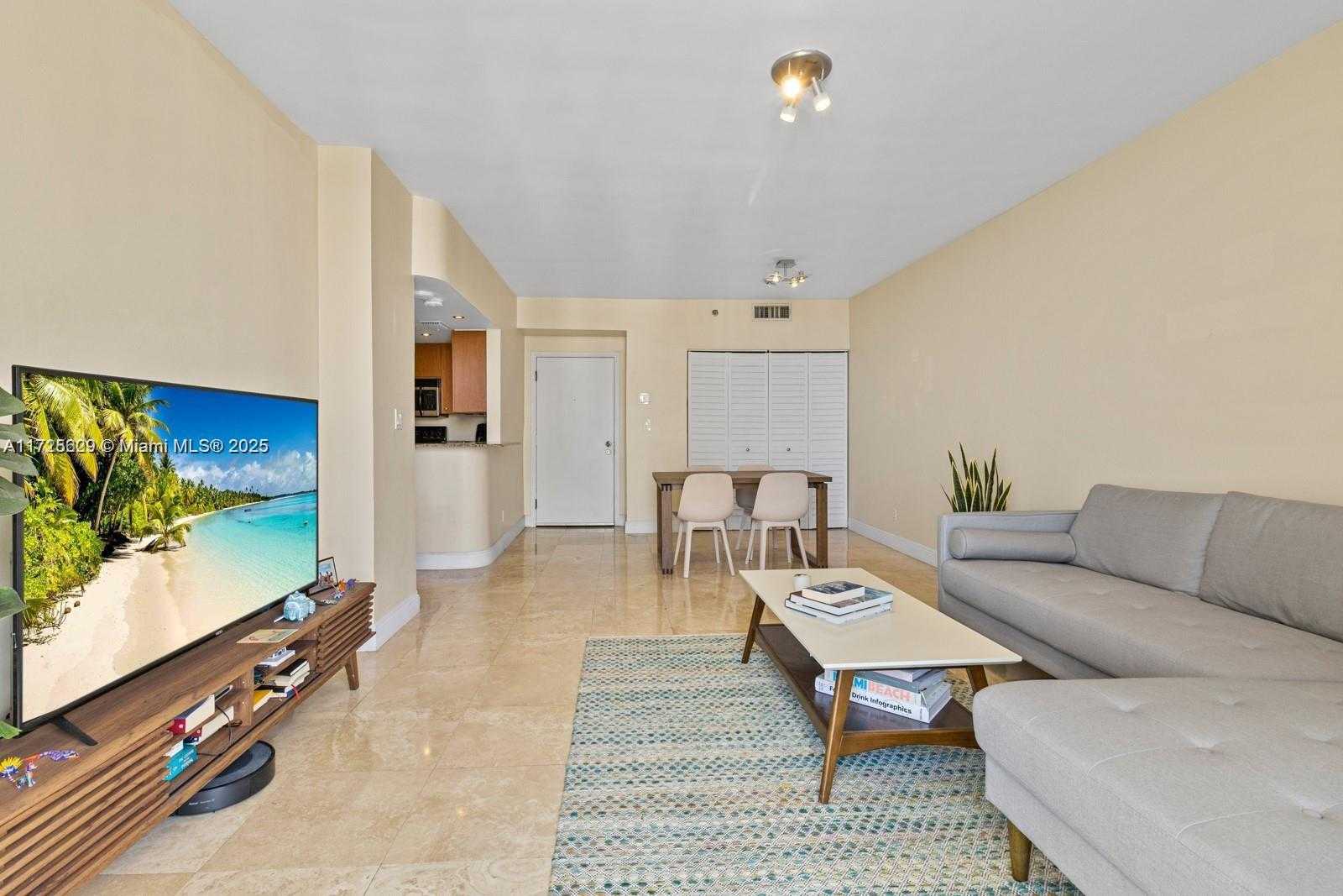 Small Image of 770 CLAUGHTON ISLAND DR #PH21, Miami Number 4
